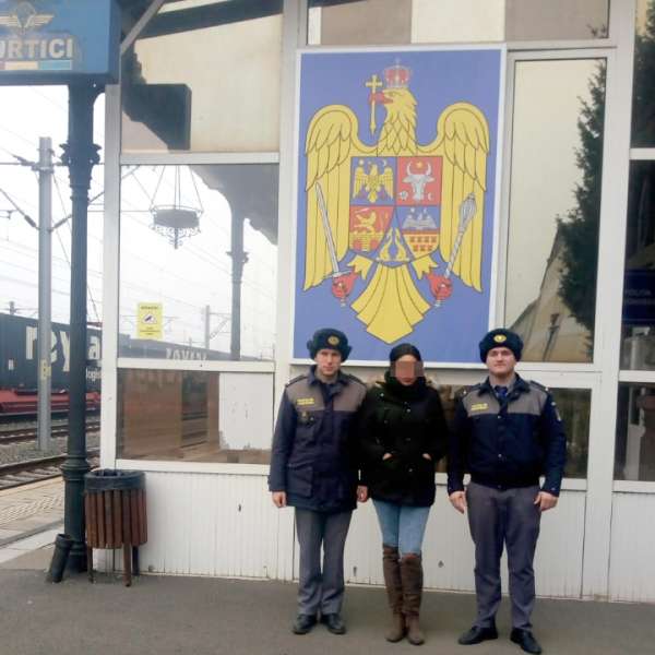 Femeie din Coasta de Fildeş cu documentul de identitate al altei persoane, depistată la Punctul de Trecere a Fontierei Curtici