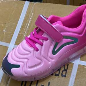 Peste 5.500 articole de încălțăminte susceptibile a fi contrafăcute, descoperite la P.T.F. Giurgiu