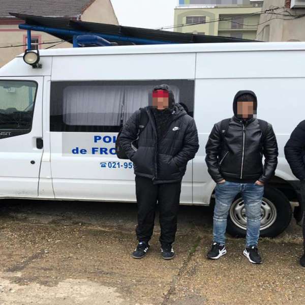 Trei sirieni și un libian, opriți din drumul ilegal spre vestul Europei
