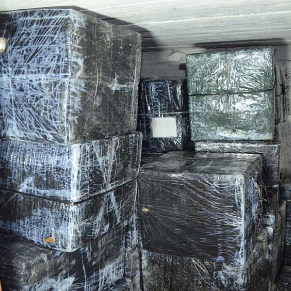 Peste 35.000 de pachete cu ţigări confiscate în urma unei percheziții în Sighetu Marmației