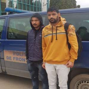 Doisprezece cetăţeni străini, depistaţi la Vărșand și Nădlac II când încercau să treacă ilegal frontiera