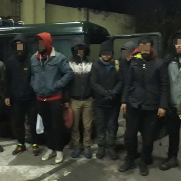 Doisprezece cetăţeni străini, depistaţi la Vărșand și Nădlac II când încercau să treacă ilegal frontieră