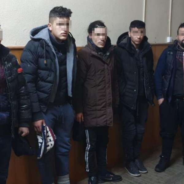 Opt cetăţeni afro-asiatici, depistați în zona de competență a S.P.F. Borș