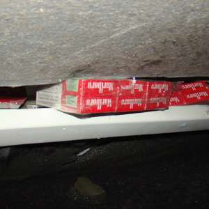 Microbuz confiscat în P.T.F. Siret  pentru transport de țigări