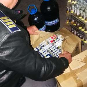 Alcool și țigări, ascunse printre bagaje, descoperite la P.T.F. Giurgiu