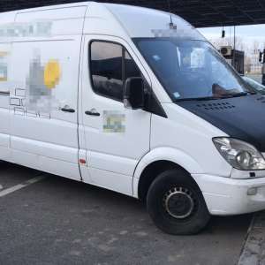 Autoutilitară căutată de autorităţile din Belgia, descoperită de poliţiştii de frontieră din P.T.F. Nădlac  