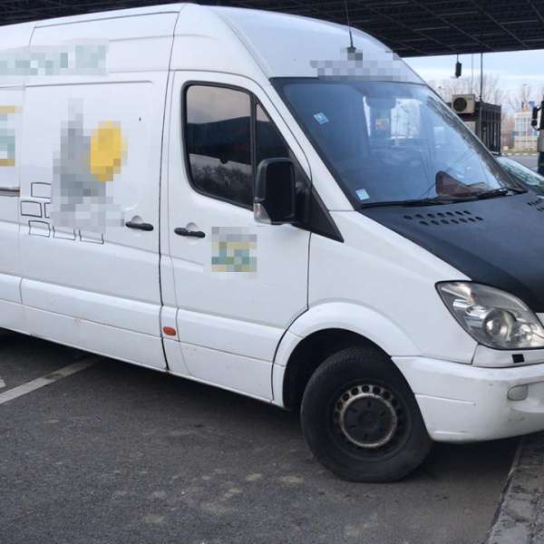 Autoutilitară căutată de autorităţile din Belgia, descoperită de poliţiştii de frontieră din P.T.F. Nădlac