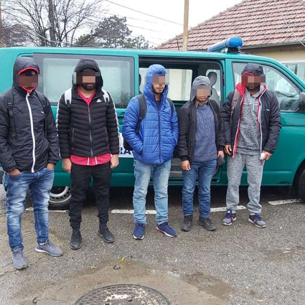 Şase cetăţeni din India şi Bangladesh, opriţi la frontiera cu Serbia