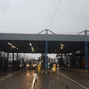 Conducători de vehicule fără premise de conducere corespunzătoare, depistaţi la controlul de frontieră