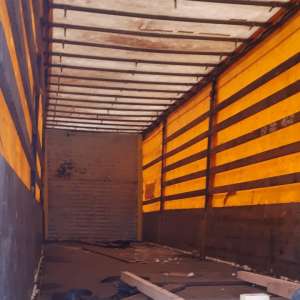 Peste 43.000 de pachete cu ţigări de contrabandă, descoperite ascunse într-un autocamion la P.T.F. Nădlac II