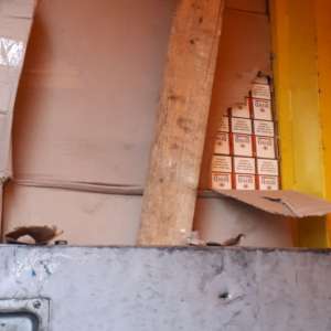 Peste 43.000 de pachete cu ţigări de contrabandă, descoperite ascunse într-un autocamion la P.T.F. Nădlac II