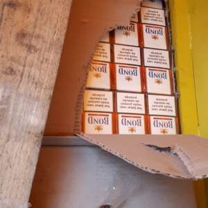 Peste 43.000 de pachete cu ţigări de contrabandă, descoperite ascunse într-un autocamion la P.T.F. Nădlac II