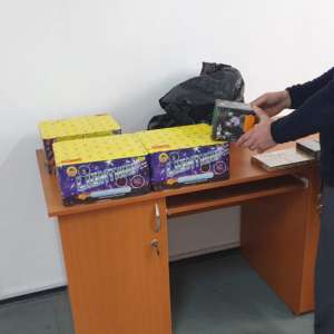 Materiale pirotehnice, fără documente legale, descoperite la P.T.F. Giurgiu
