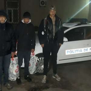 Patru marocani şi trei algerieni opriți la frontiera de nord-vest