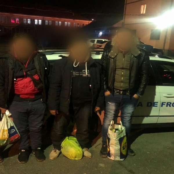 Trei cetăţeni algerieni și patru cetăţeni marocani  depistați în localitățile sătmărene Carei și Pișcolț