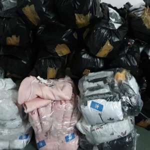 Doi cetățeni turci au încercat să introducă ilegal în ţară peste 2.000 articole susceptibile a fi contrafăcute