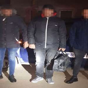 Doi cetăţeni algerieni și trei cetăţeni libieni depistaţi de polițiștii de frontieră sătmăreni