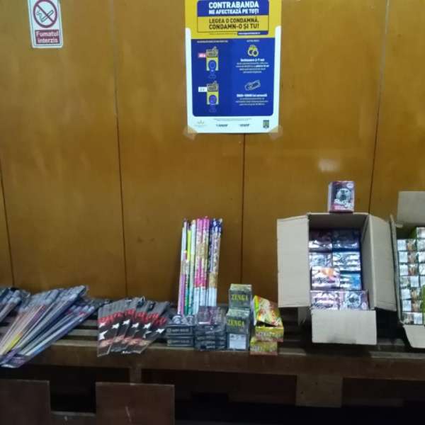 Peste 15.500 articole pirotehnice, confiscate în P.T.F. Vama Veche