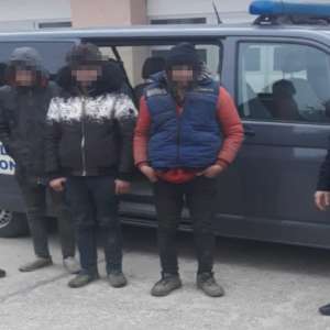 Patru cetăţeni străini, depistaţi la frontiera de sud-vest a ţării