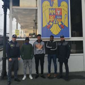 Cinci cetățeni straini, depistaţi la frontiera de vest