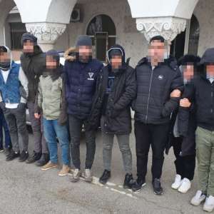 Nouăsprezece cetăţeni străini, depistaţi la Borș și Curtici când încercau să treacă ilegal frontiera în Ungaria