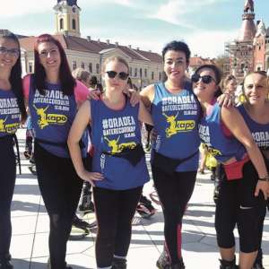 Cea mai mare „oră” de Kangoo Jumps din lume, la Oradea cu poliţiste de frontieră