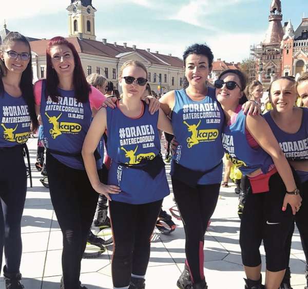 Cea mai mare „oră” de Kangoo Jumps din lume, la Oradea cu poliţiste de frontieră