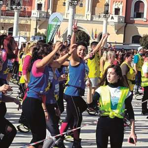 Cea mai mare „oră” de Kangoo Jumps din lume, la Oradea cu poliţiste de frontieră