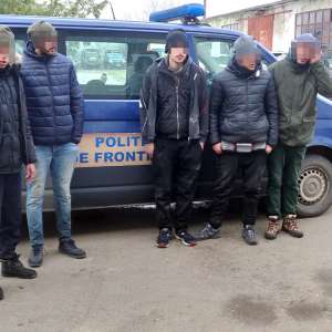 Şase cetățeni străini, opriţi la frontiera cu Ungaria