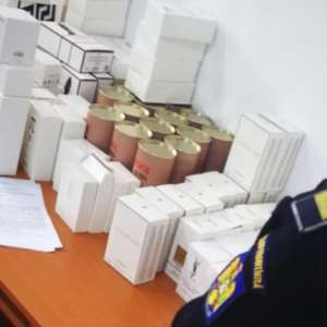 Parfumuri, susceptibile a fi contrafăcute, confiscate de polițiștii de frontieră giurgiuveni
