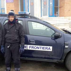 Patru cetățeni străini, depistaţi la frontiera de vest