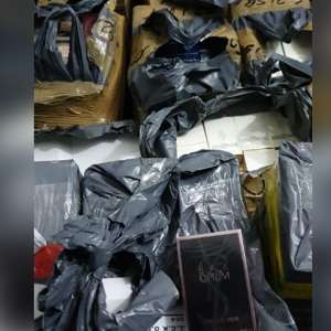 Textile și parfumuri, susceptibile a fi contrafăcute, descoperite la PTF Giurgiu