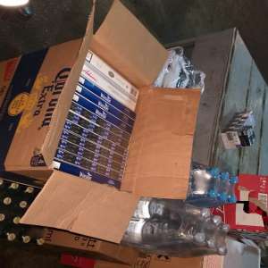 Țigări ascunse în cutii de bere și detergenți, confiscate în PTF Halmeu