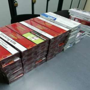 Țigări în valoare de 5.850 lei, confiscate dintr-o autoutilitară oprită în tra