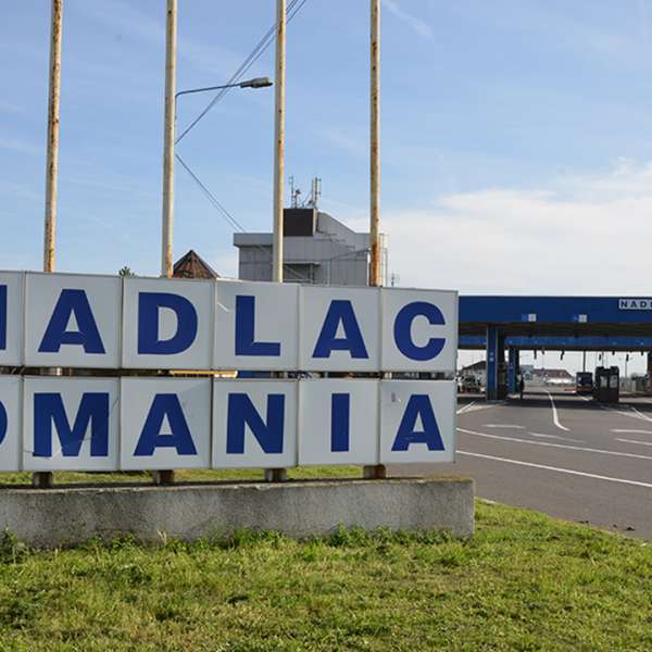 Minor ascuns de mamă în portbagajul unui autoturism, descoperit la P.T.F. Nădlac