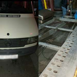 Ţigări de contrabandă ascunse în lada de scule, depistate la P.T.F. Stânca