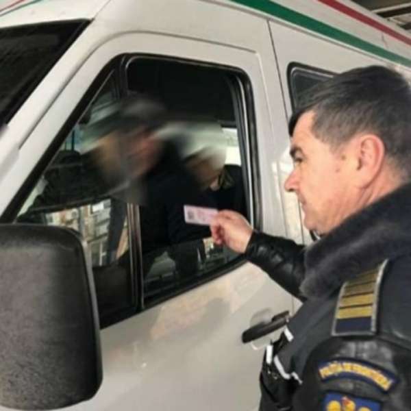 La volan, fără drept