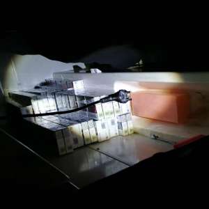 Autocar “capitonat” cu ţigări de contrabandă