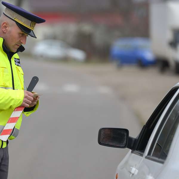 De azi intră în vigoare modificările şi completările la O.U.G. 104/2001 privind organizarea şi funcţionarea Poliţiei de Frontieră Române