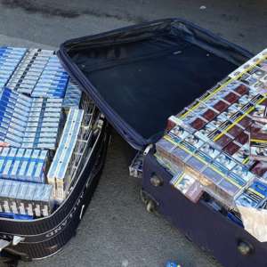 Ţigări ascunse printre bagaje, descoperite la P.T.F. Giurgiu
