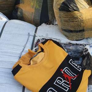 Aproximativ 6.800 de articole textile si încălţăminte, susceptibile a fi contrafăcute, depistate la P.T.F. Giurgiu