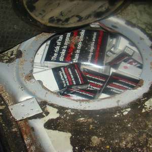 Țigări descoperite sub bancheta şi în rezervorul unui autoturism, în PTF Siret