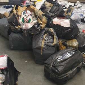 Textile și încălțăminte, susceptibile a fi contrafăcute, confiscate la P.T.F. Giurgiu