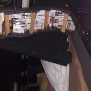 Ţigări de contrabandă ascunse în microbuze, descoperite la PTF Stânca