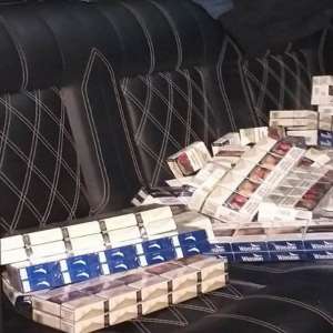 Ţigări de contrabandă ascunse în microbuze, descoperite la PTF Stânca
