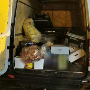 Cinci cetăţeni din India, depistați ascunşi într-o autoutilitară la P.T.F. Nădlac II