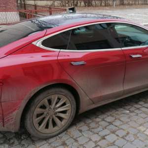 Autoturism Tesla căutat de autorităţile din Norvegia, descoperit în Iaşi