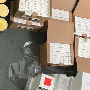 Ceasuri, articole textile, de încălţăminte și marochinărie, susceptibile a fi contrafăcute, confiscate de poliţiştii de frontieră giurgiuveni