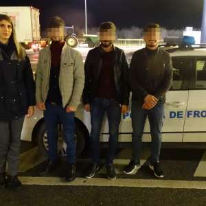 Trei cetăţeni turci cu cărţi de identitate bulgăreşti, depistaţi la P.T.F. Calafat