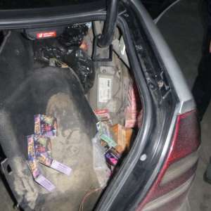 Peste 16 kg tutun pentru narghilea, descoperite ascunse într-un autoturism la PTF Oancea
